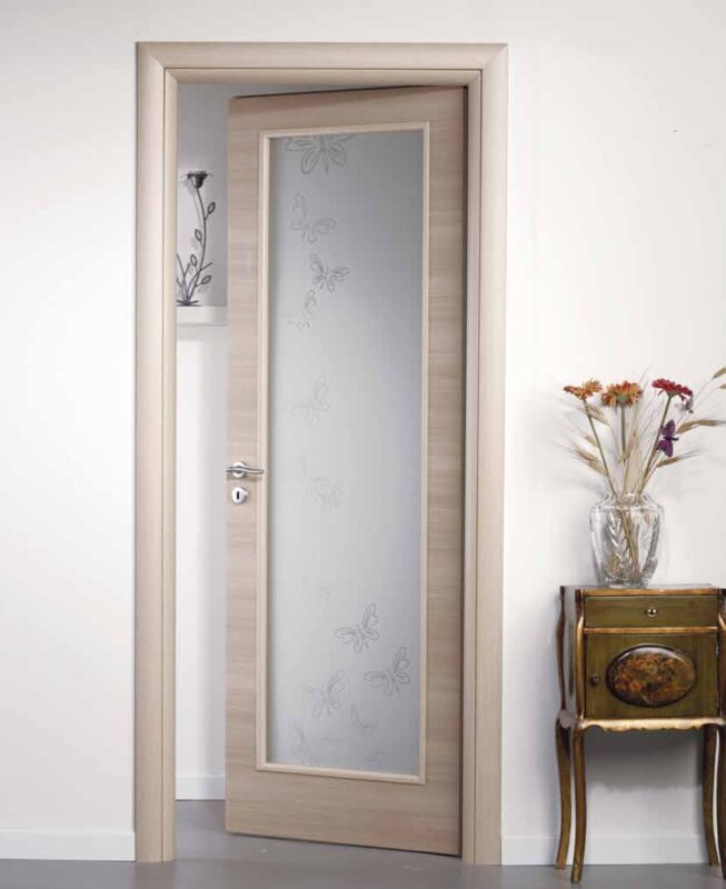 Porta in legno con vano vetro, finitura laminato rovere sbiancato — FIP Porte