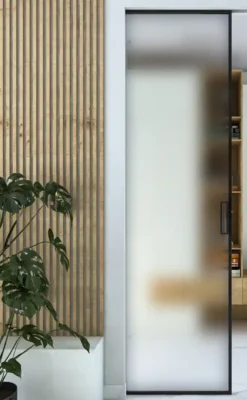 Leaf hinged profile FIP Porte, with satin-finished glass